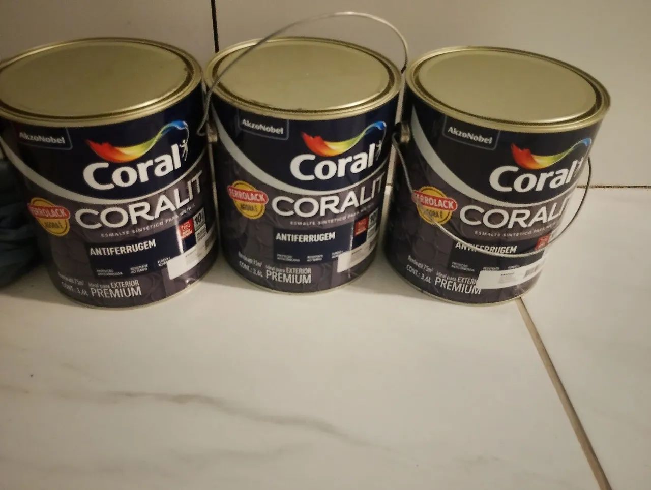 5 und. Tinta coralit antiferrugem branco neve/ Galão 3,6 L.  - Foto 4