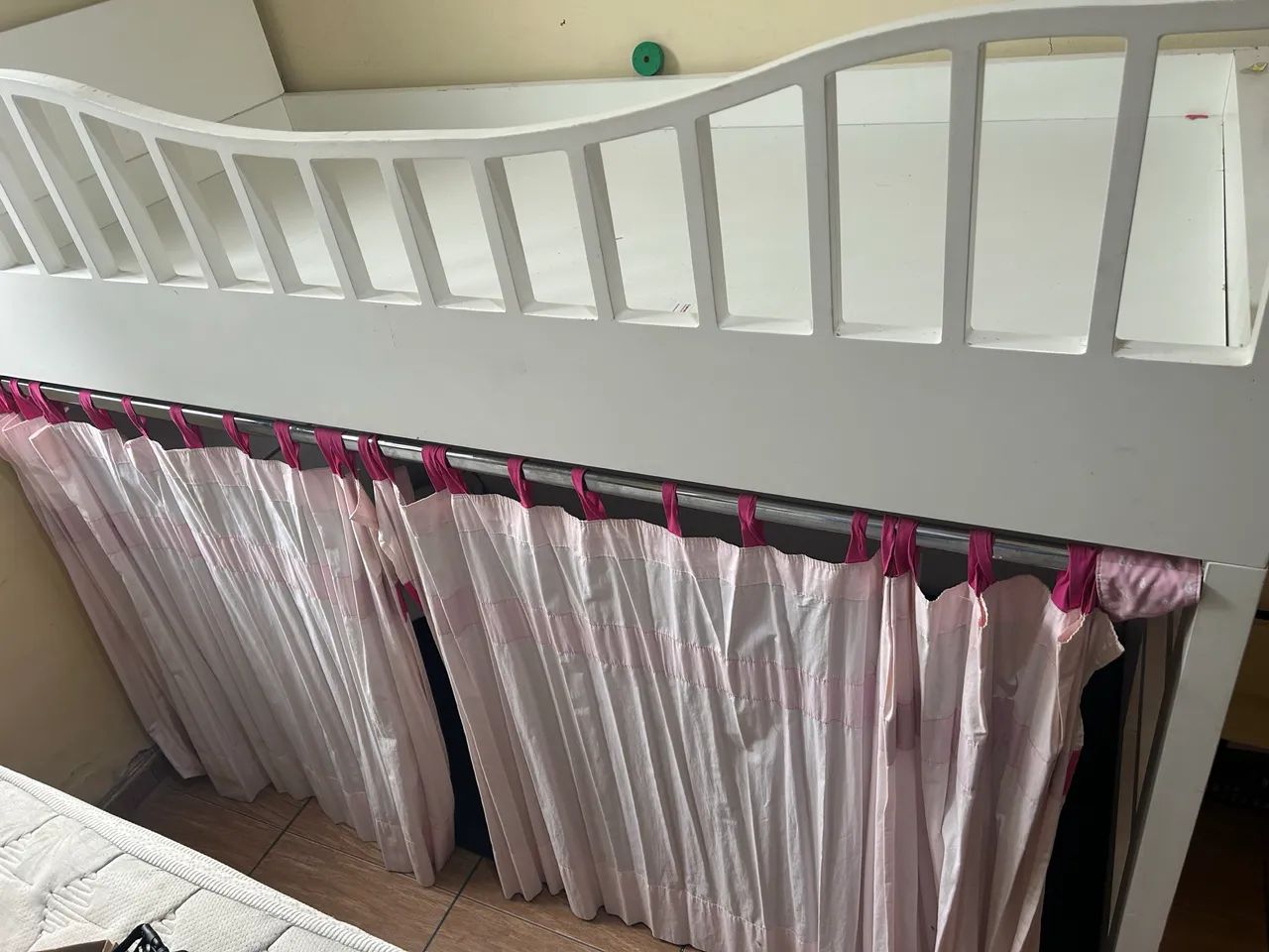 Cama Infantil Alta Reforçada com Escada, Grades e Tenda  - Foto 2