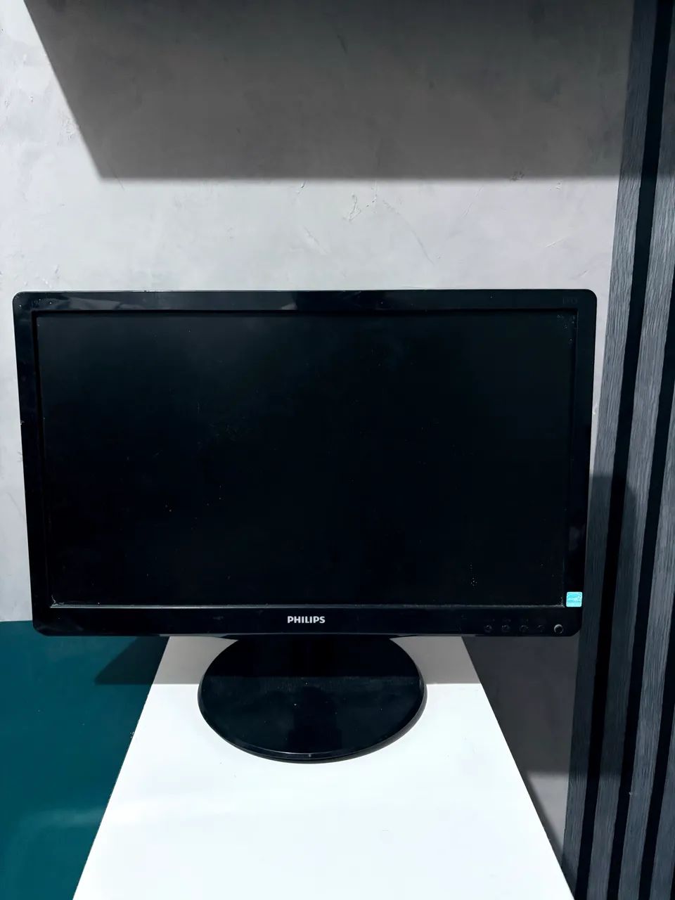 Monitor Philips 19- Para Trabalho, Estudo e Jogos - Preço Bom