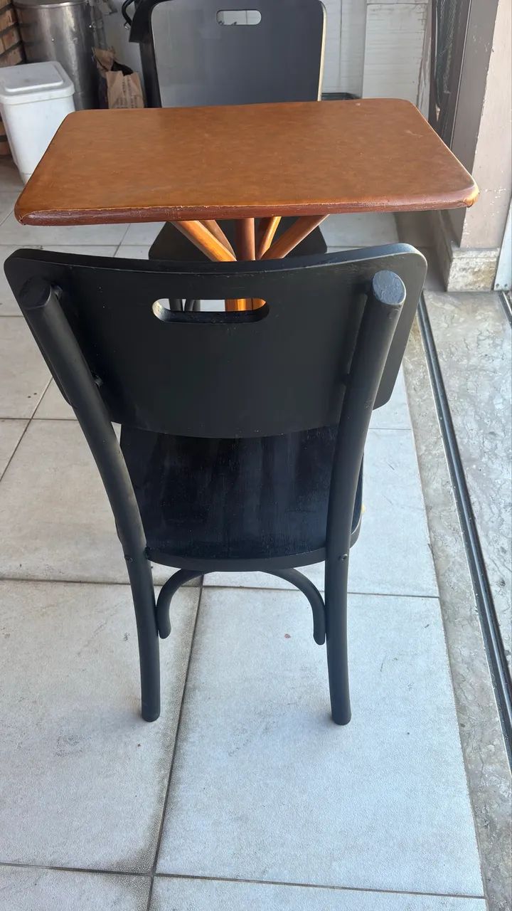 Mesa com 2 cadeiras de madeira  - Foto 5