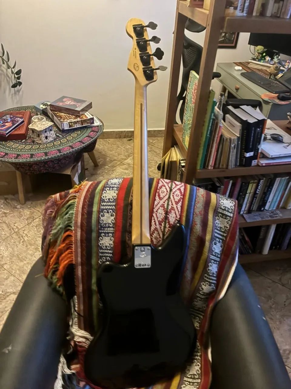 TORRANDO - Baixo Fender Jaguar - Limited Edition Blackout
