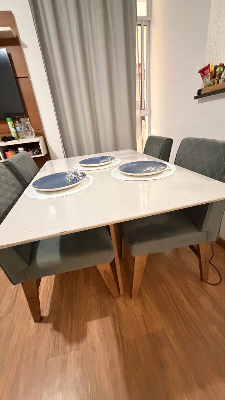 VENDO MESA 4 cadeiras 