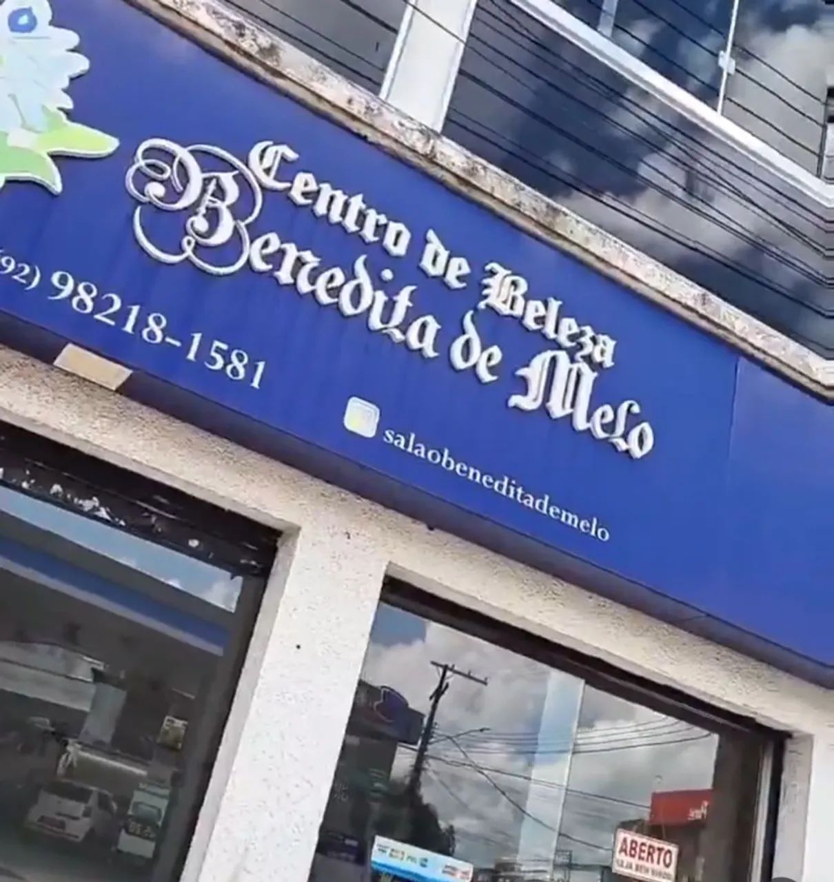 Vaga para manicure 