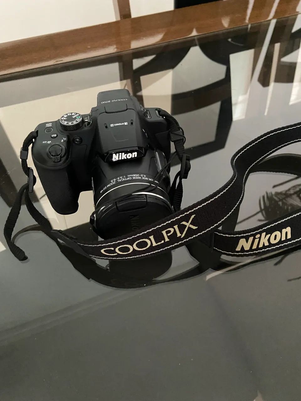 Câmera Nikon B700