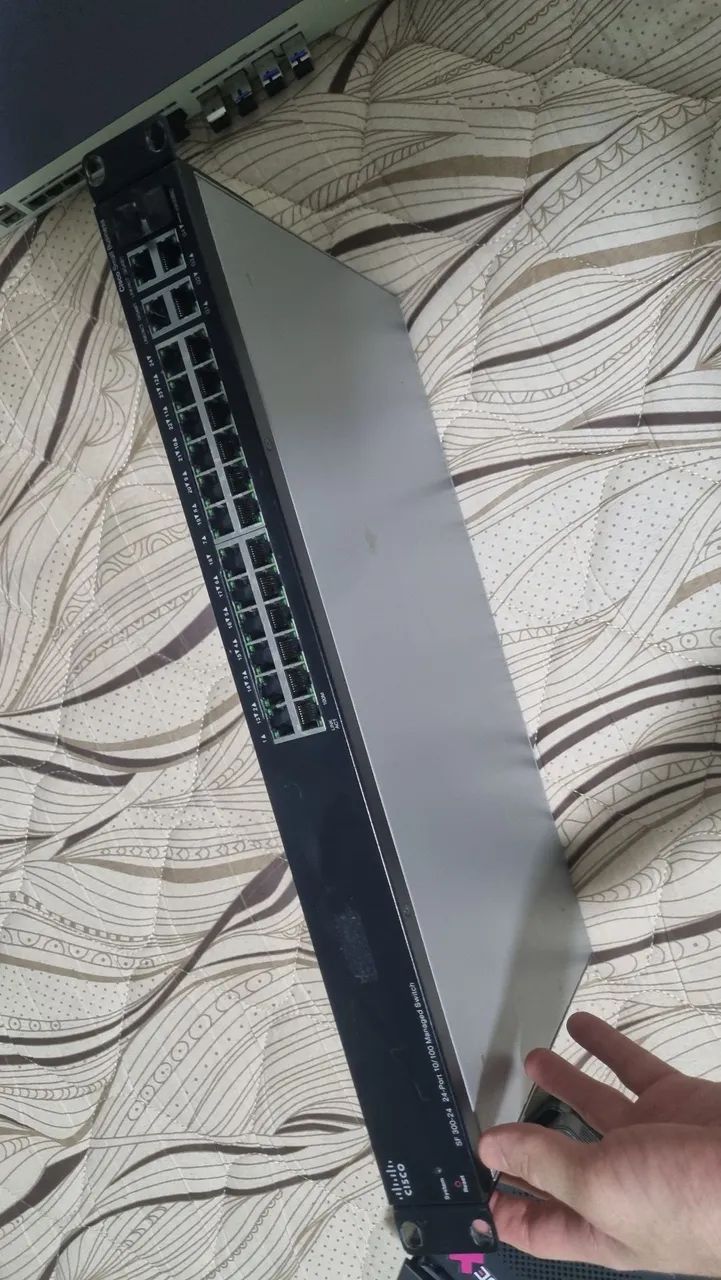 Switch cisco SF300-24 - Foto 3