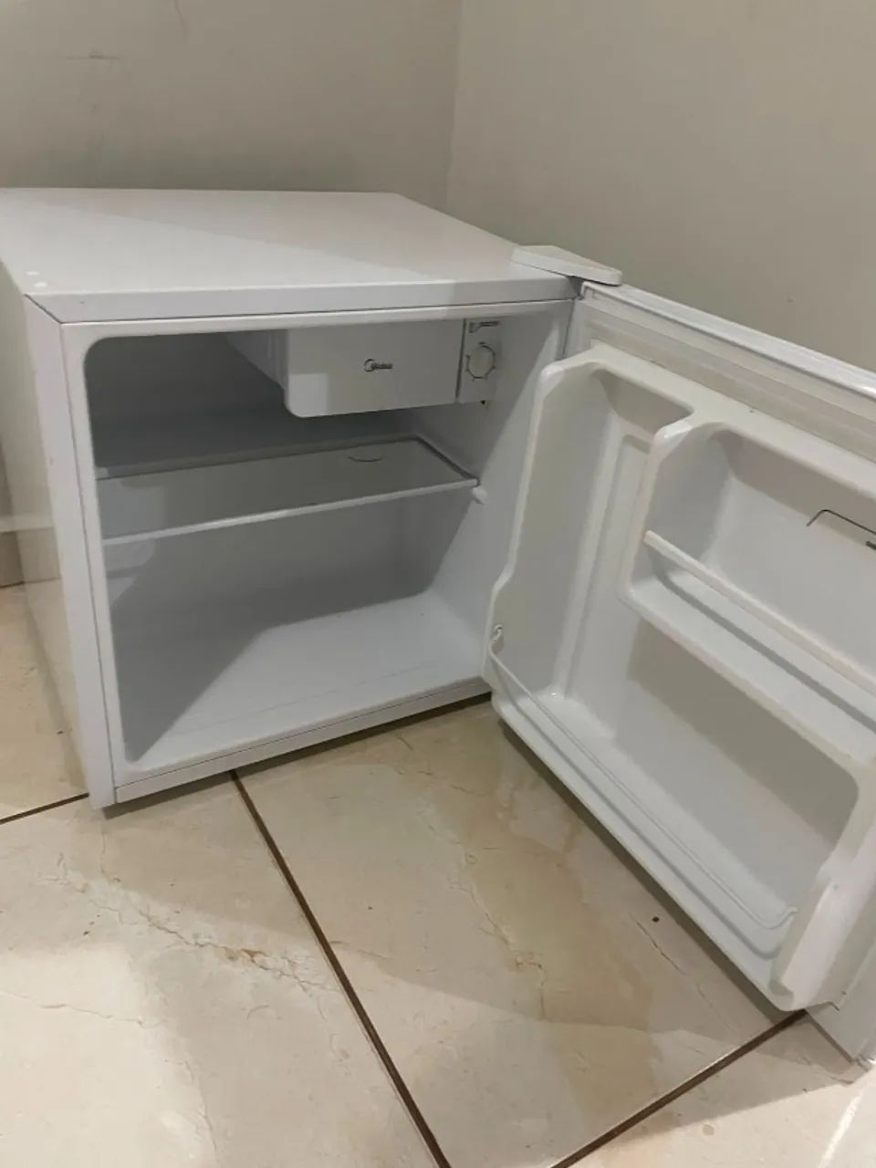 Frigobar Midea 220V - Conservado - Foto 4