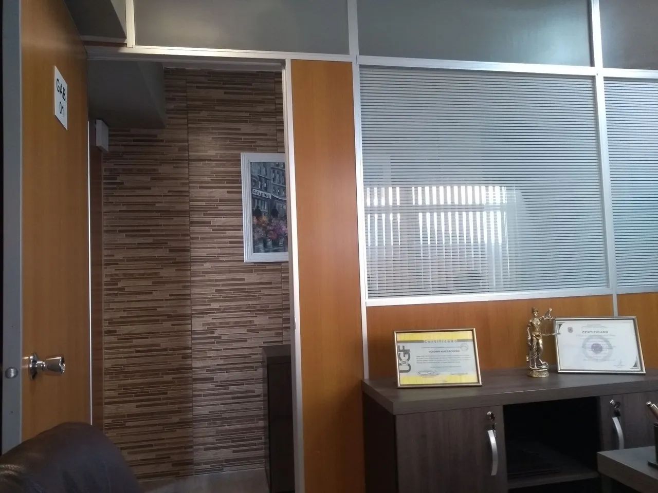 Sala mobiliada 2 gabinetes,  ensolarada  - Foto 3