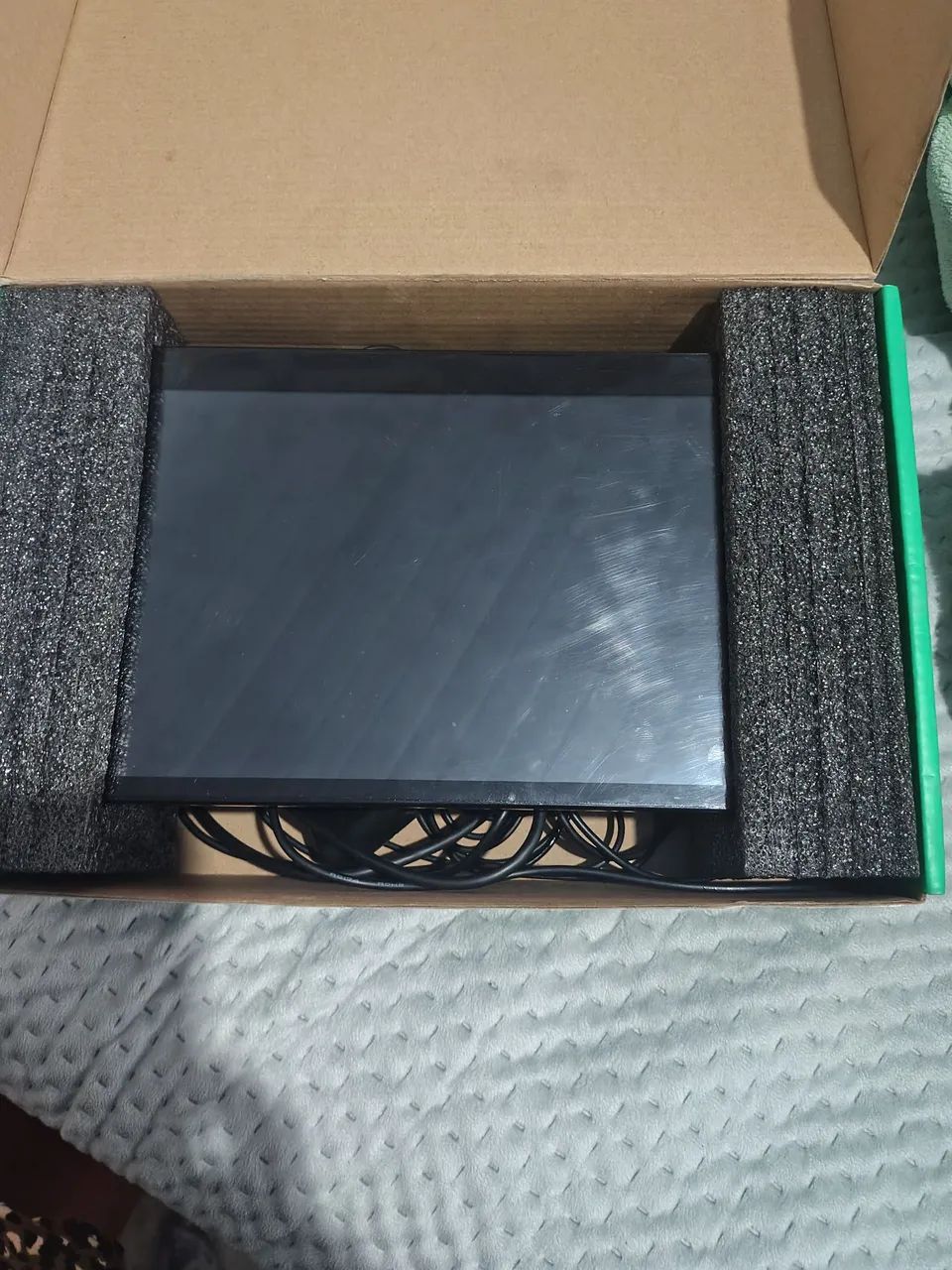 Vendo som de carro 10 polegadas retirada na compensa .