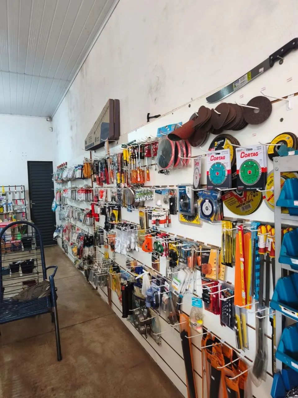 Vende se ferragista 