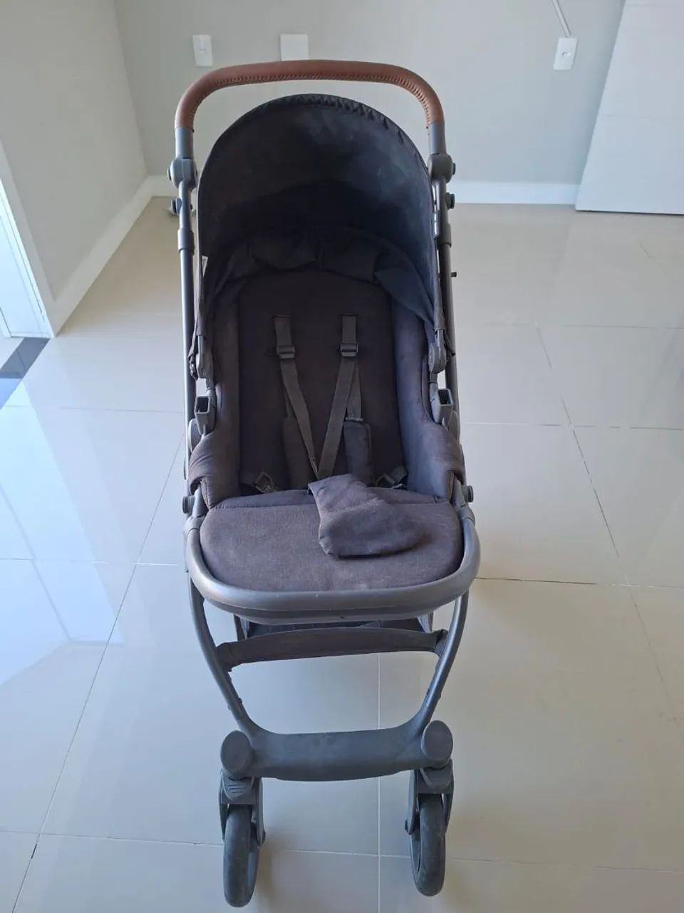 Carrinho com Moisés e bebê conforto 