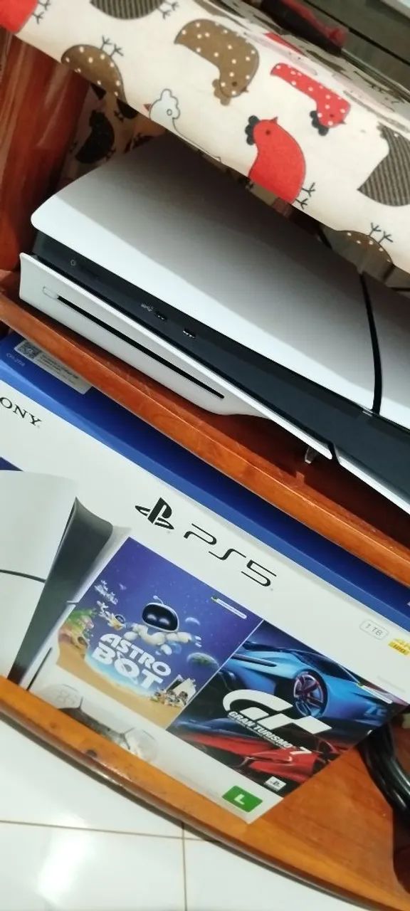 Ps5 SLIM 1TB mídia física de memória com 1 controle + Astrobot em mídia física. 