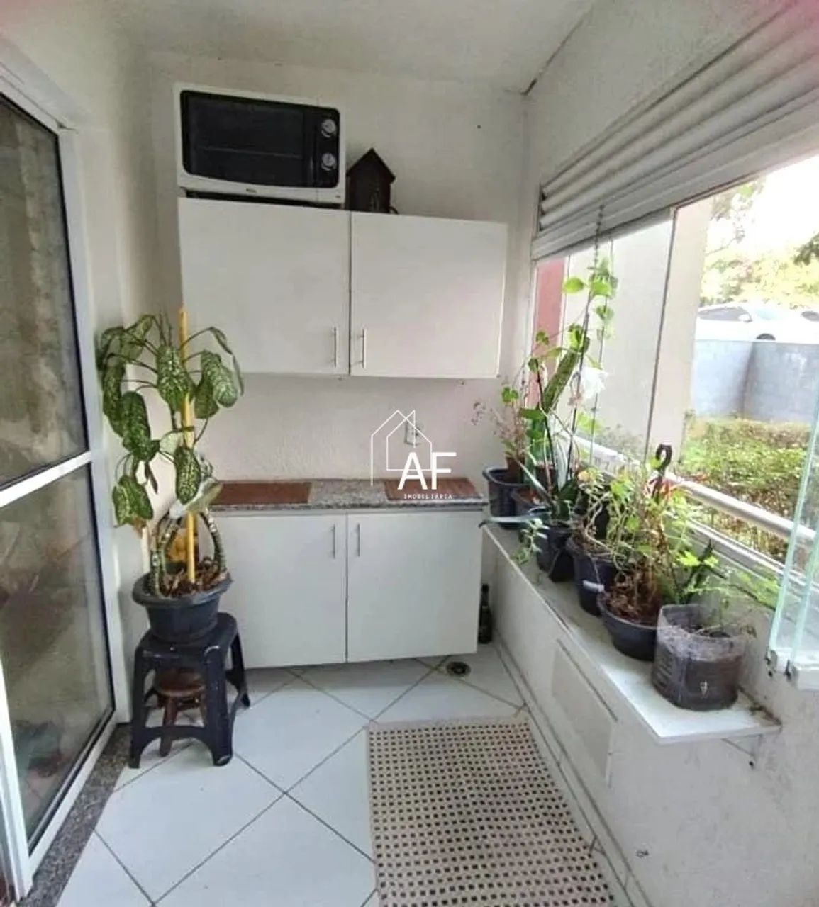 APARTAMENTO COM SUÍTE E VARANDA EM CONDOMÍNIO CLUBE!