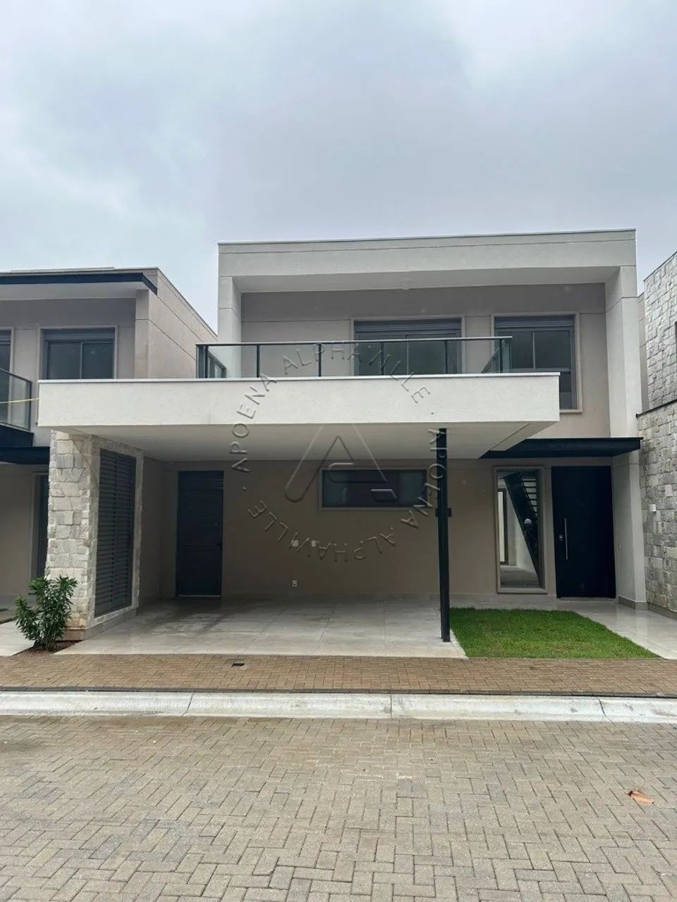 Casa no Tamboré com lazer privativo