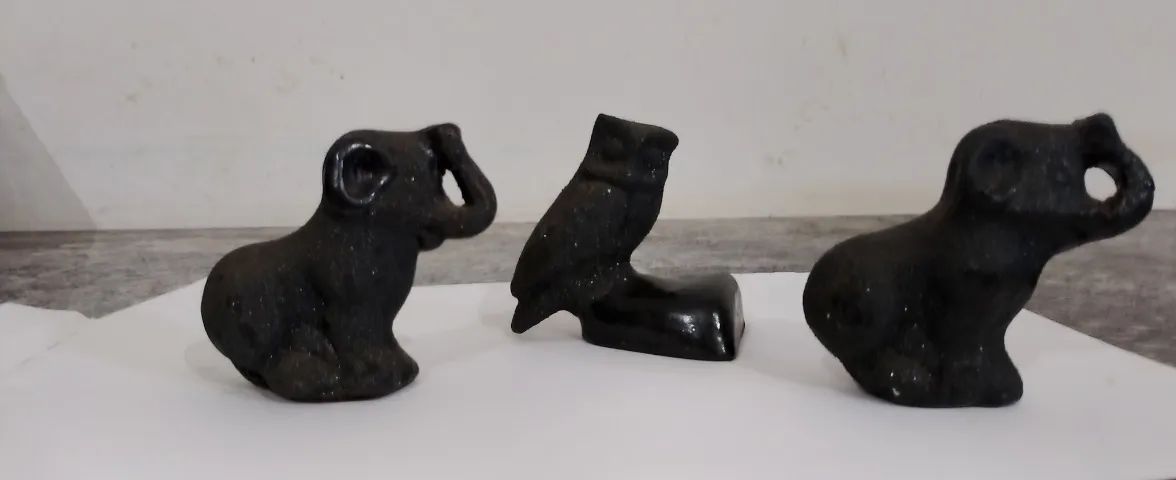 Kit Exclusivo: Miniaturas Decorativas em Pedra Negra (2 Elefantes e 1 Coruja). - Foto 3