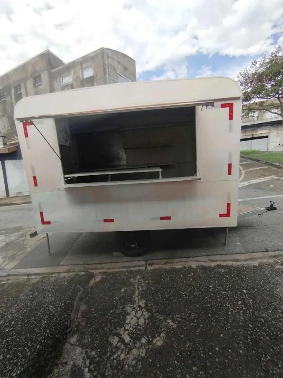 Trailer documentado 3 × 2 metros,pronto pra trabalho em eventos e afins..