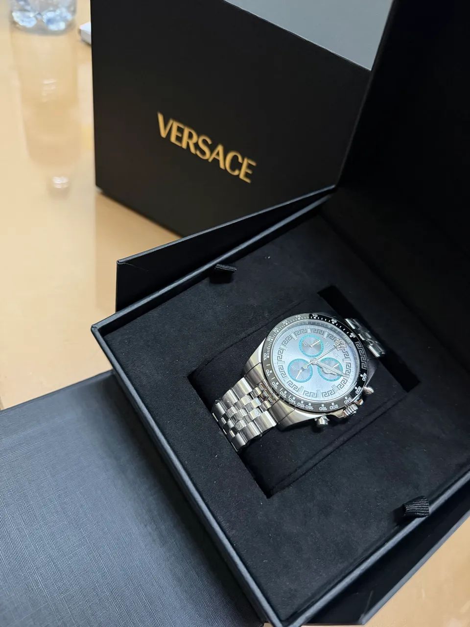 Versace - Relógio Greca Chrono Versace de 43mm - Foto 2
