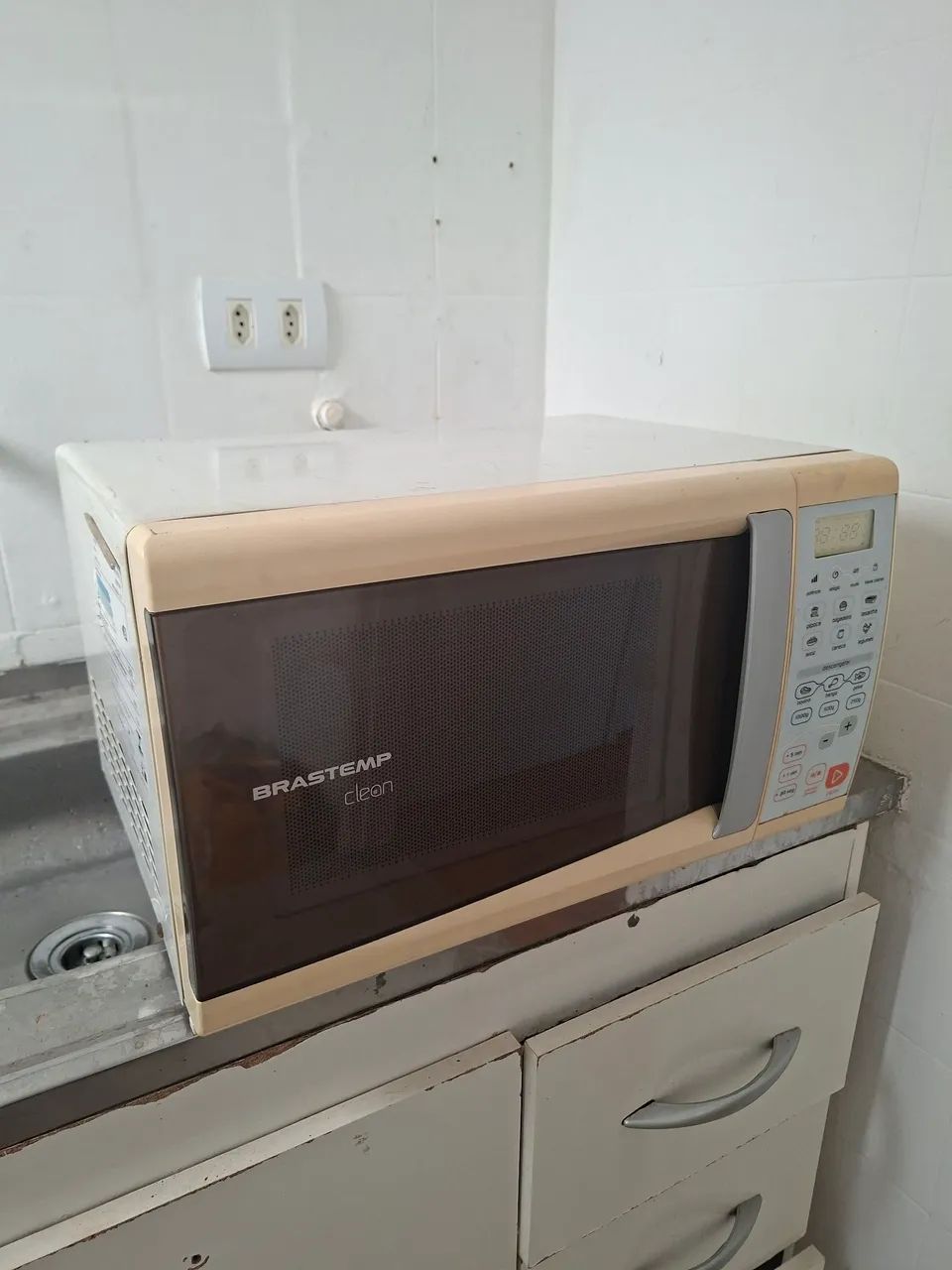 Microondas Brastemp Clean 20L, 220V, modelo BMS26ABBNA