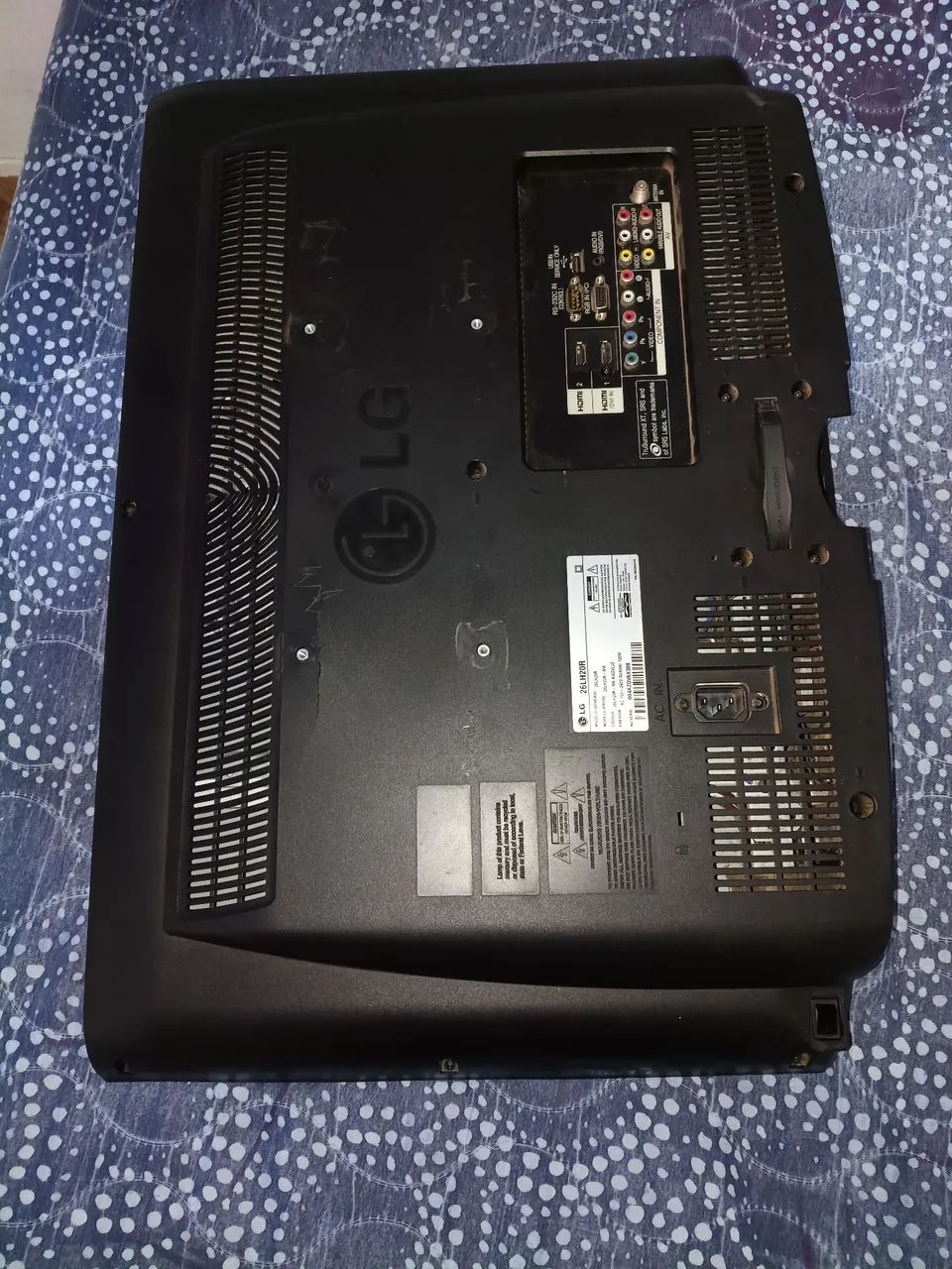 Tv Lg32 polegadas com defeito não funciona é pra arrumar ou pra retirar peças  - Foto 2