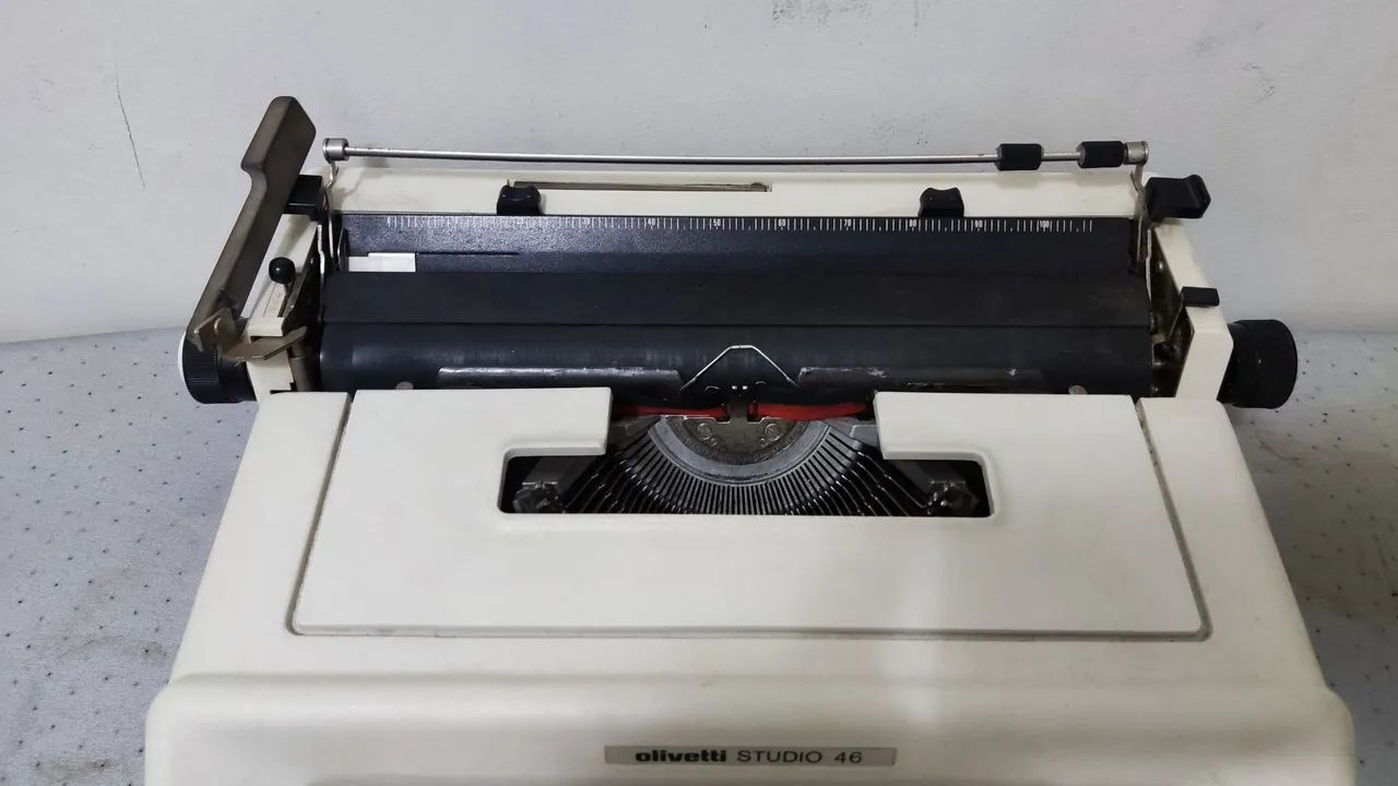 Máquina de Escrever Olivetti Studio 46 Relíquia Funcionando Perfeitamente - Foto 4