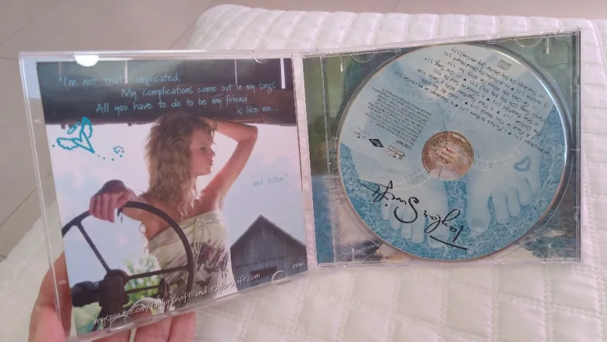 CD Taylor Swift - Folklore com coração AUTOGRAFADO - CDs, DVDs etc