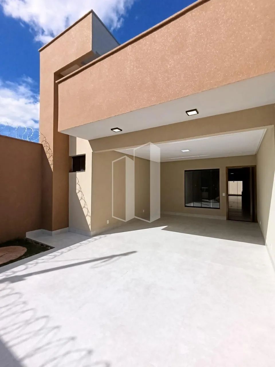 Casa com 3 Suítes, 3 Vagas e com 155M² - Jardim Planalto - Foto 2