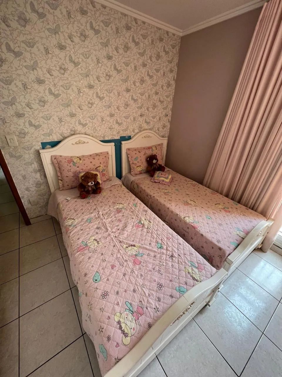 Camas em madeira maciça 