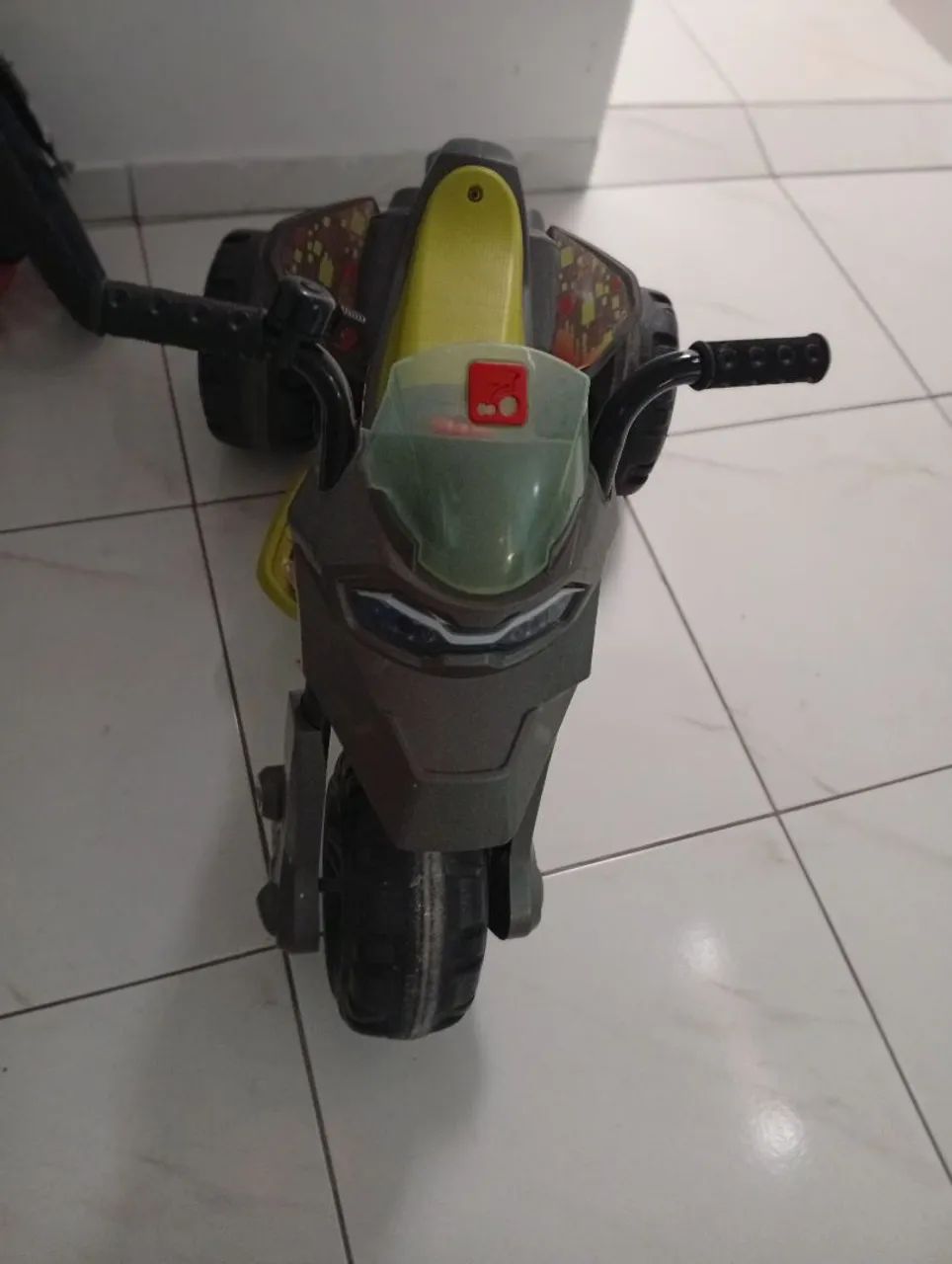 Moto elétrica infantil 