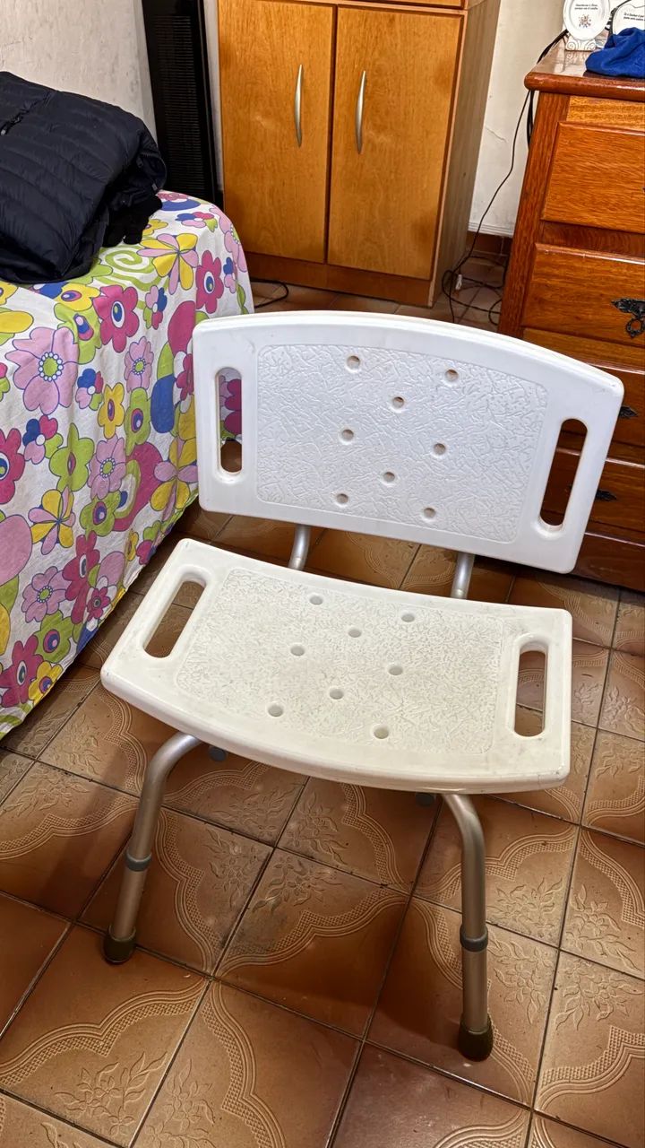 Cadeira geriátrica banho com encosto