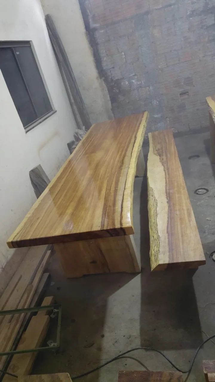 Vende-se mesa com banco a pronta entrega