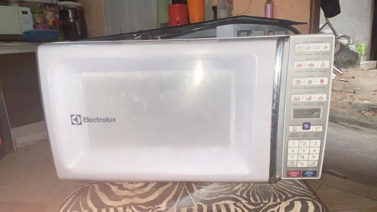 Vendo microondas semi novo - Foto 2