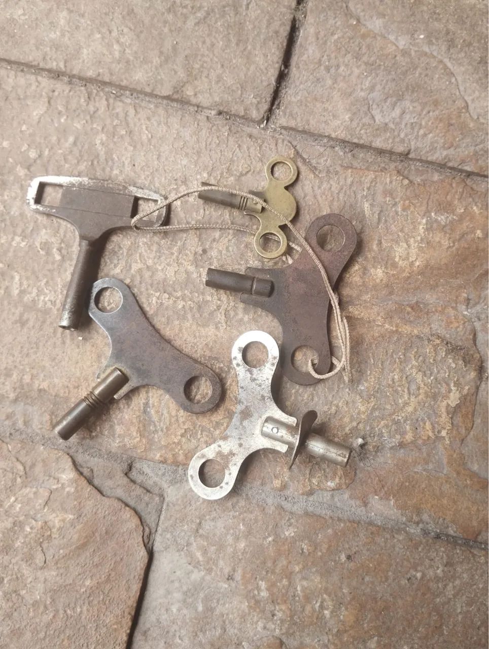 Lote de chaves de corda de relógios antigos