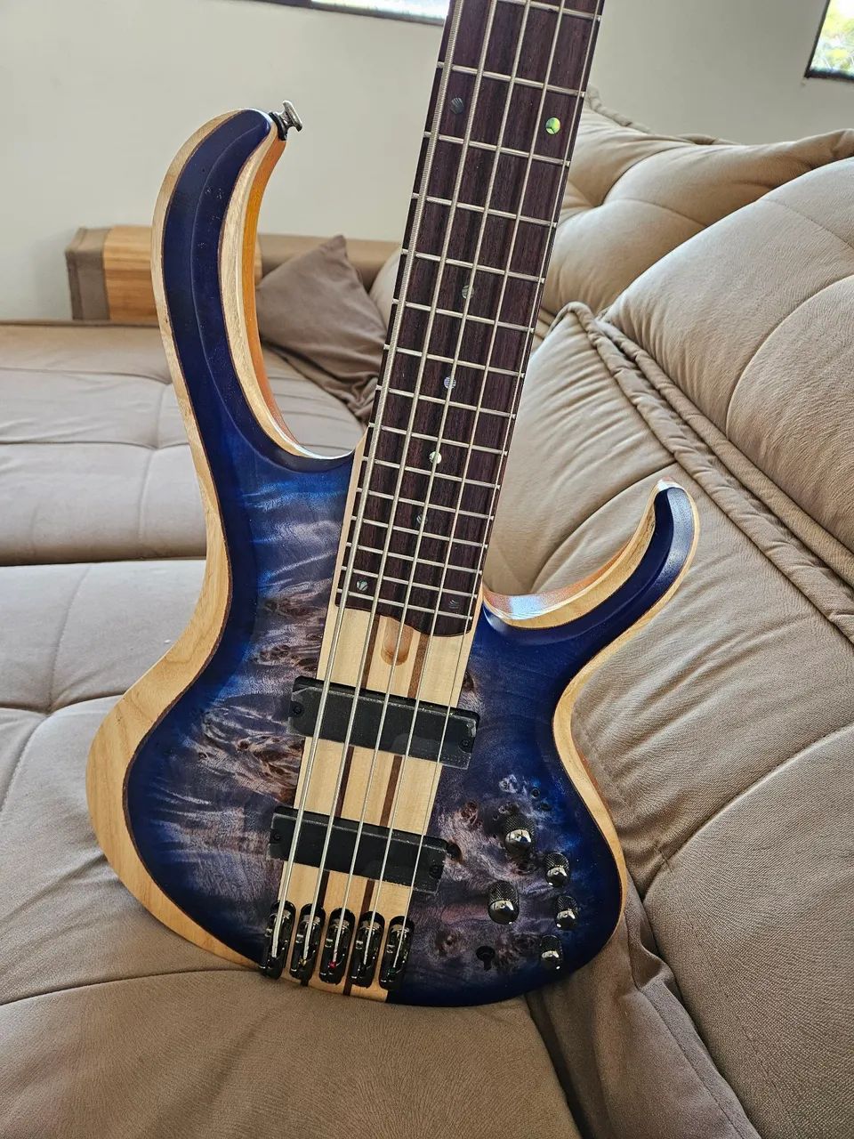 Baixo Ibanez BTB 845 CBL