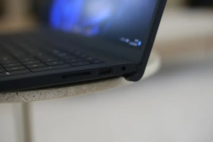 Notebook Dell Ryzen 5 7520U 8GB RAM SSD Tela 15,6 - Foto 5