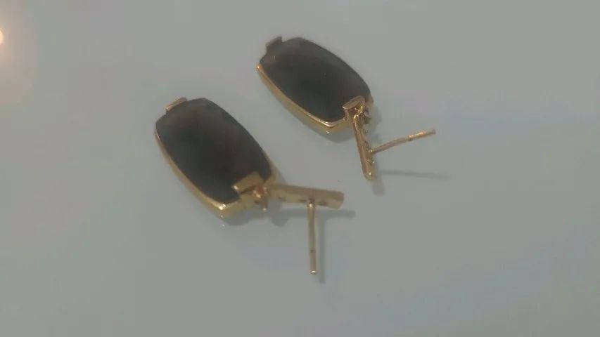 brinco banhado a ouro com pedra ônix e brilhantes - Foto 2