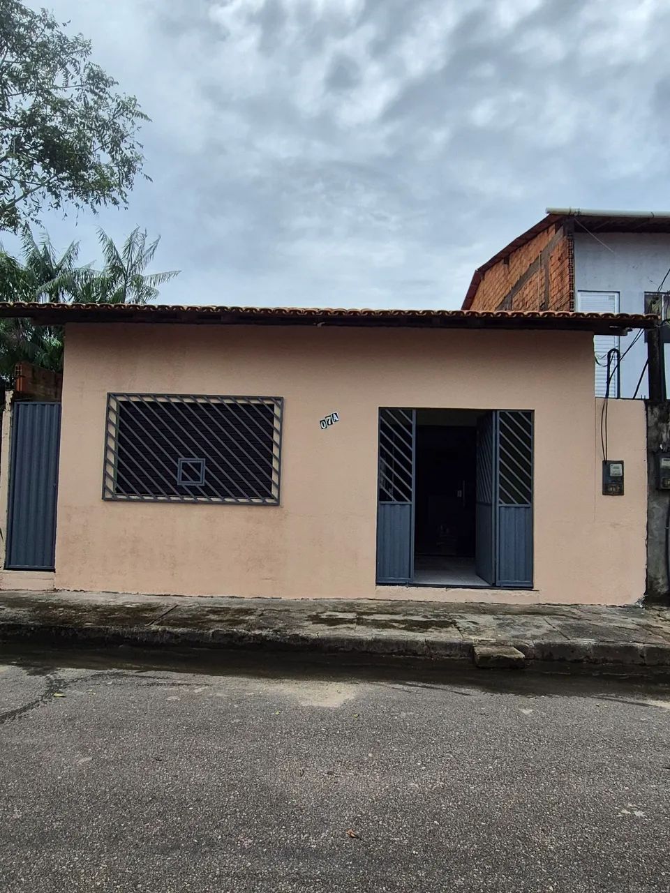 Vendo casa ? recém reformada 