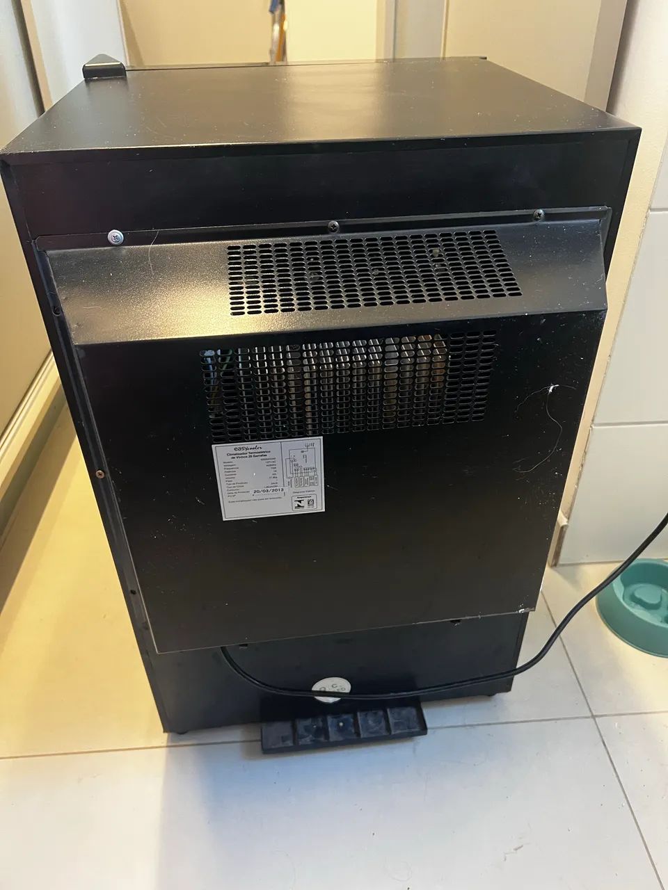 Adega para 28 garrafas marca Easy Cooler - Foto 2
