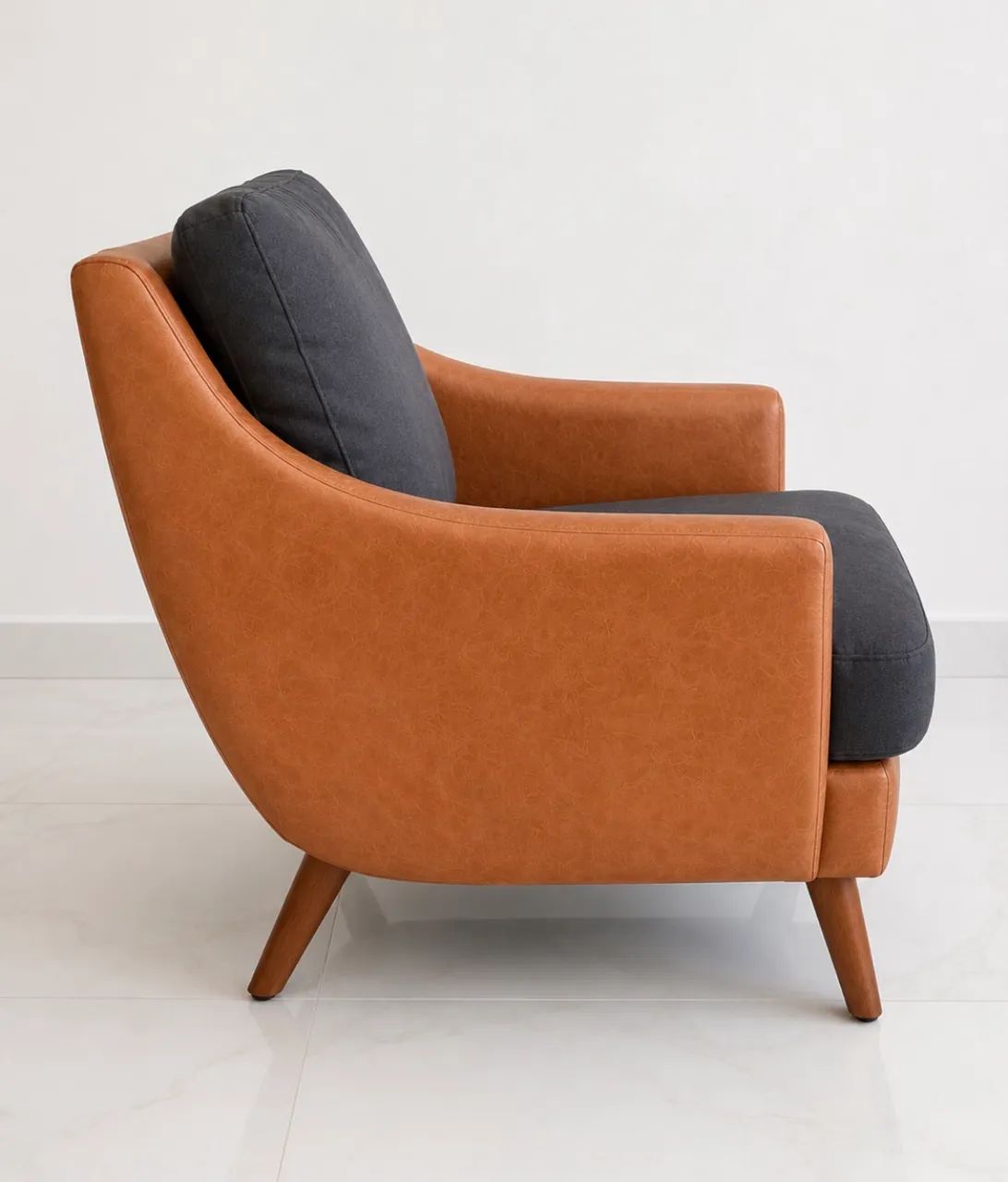 De 2700 reais para 1000 reais: Poltrona de design com couro sintético  - Foto 2