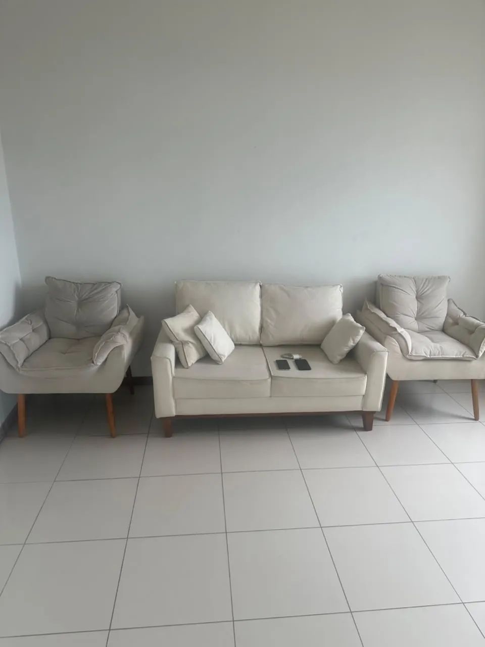 Vendo jogo de sofá lindo praticamente novo. - Foto 2