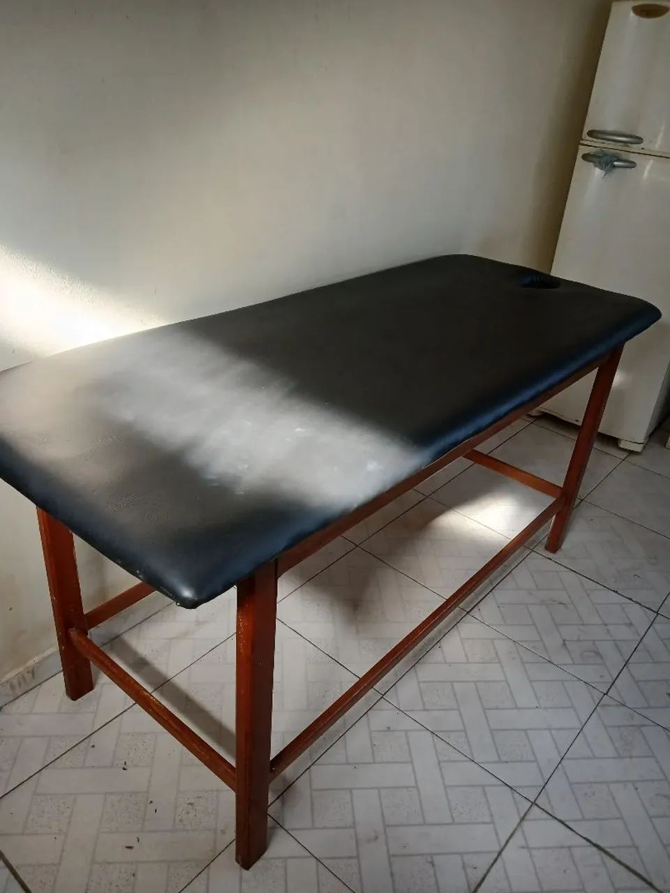 Vende-se maca para massagem