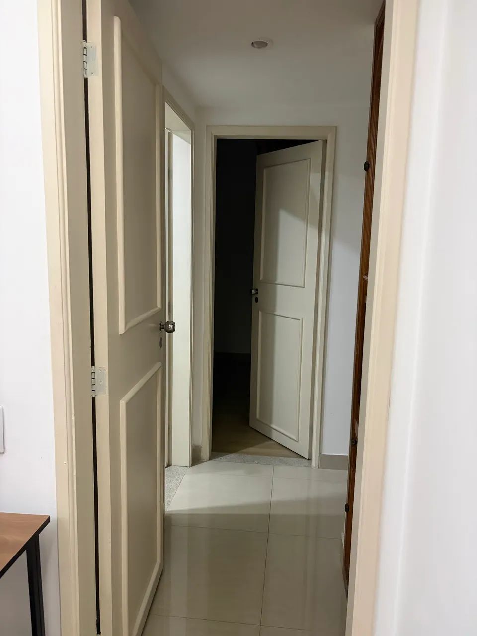 Alugo quarto mobiliado para mulher - Praia do Canto - Foto 4