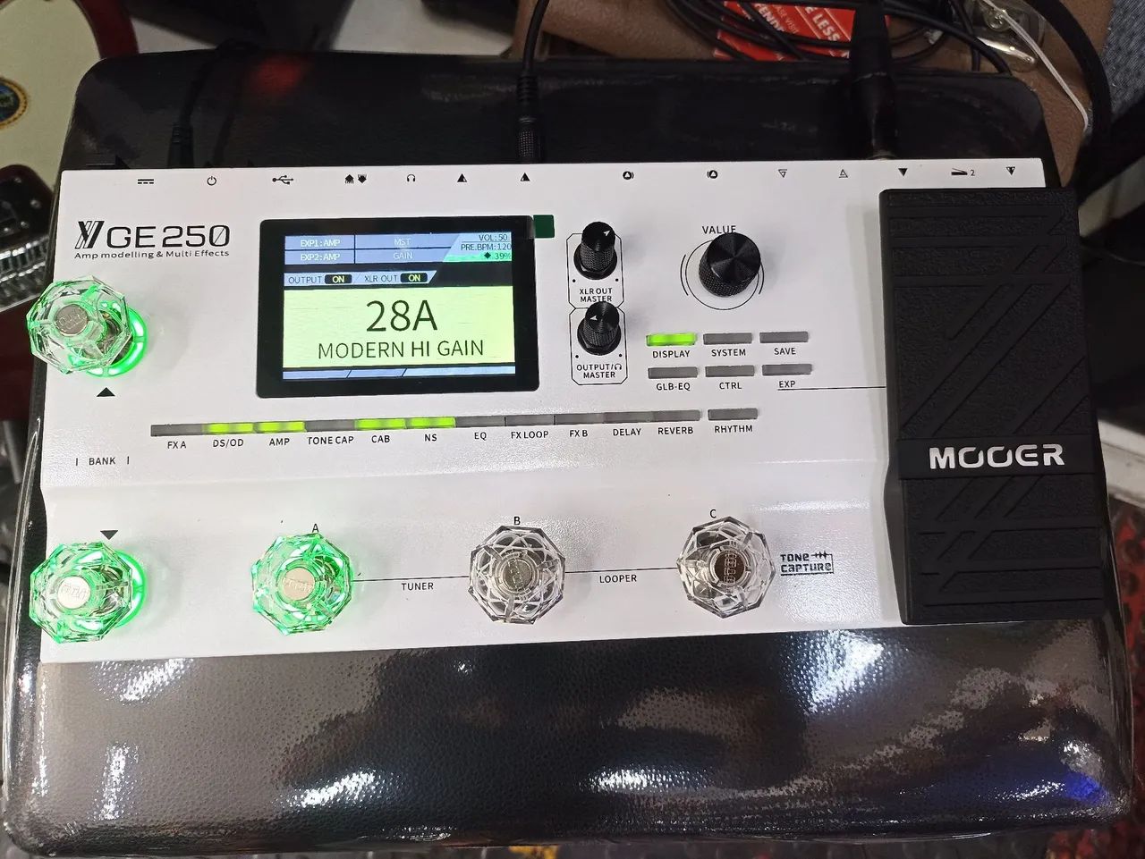 Pedaleira Guitarra MOOER GE250 Na Caixa C/ Bag - Instrumentos