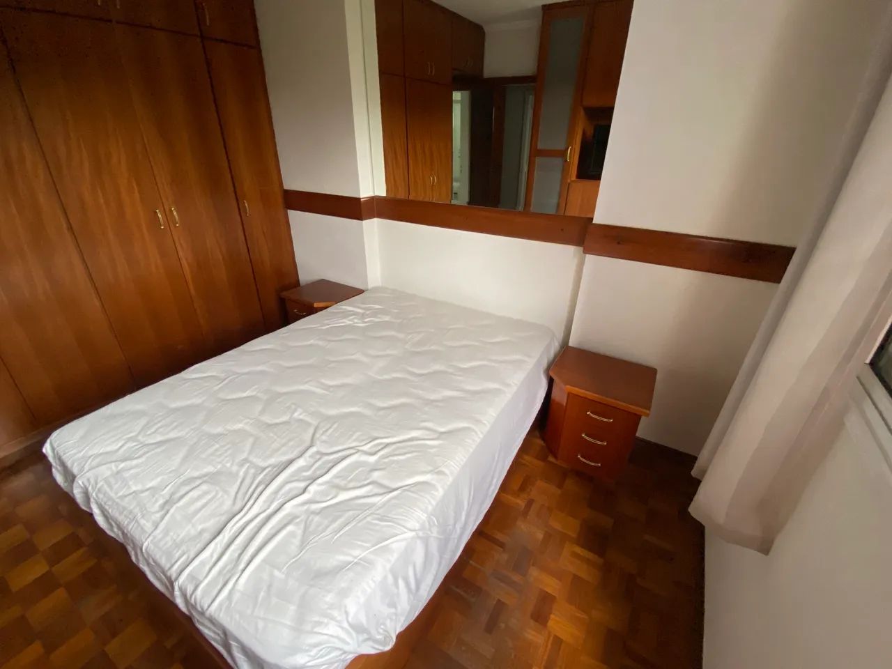 Cama de casal com 4 gavetões, colchão e 2 criados - Foto 2
