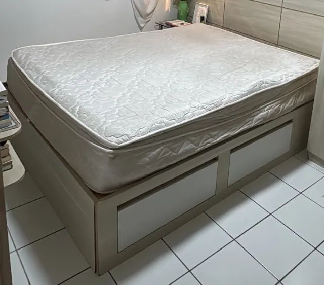 Cama com baú e colchão 