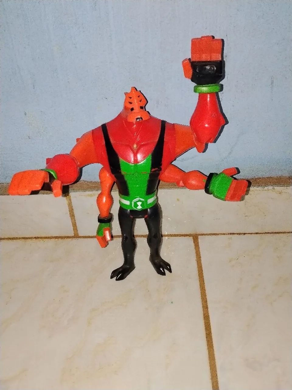 Boneco 4 braços do Ben 10 grande  - Foto 4