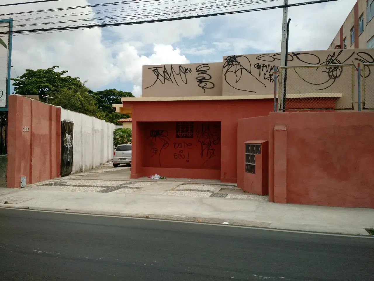 Imóvel com salas comerciais