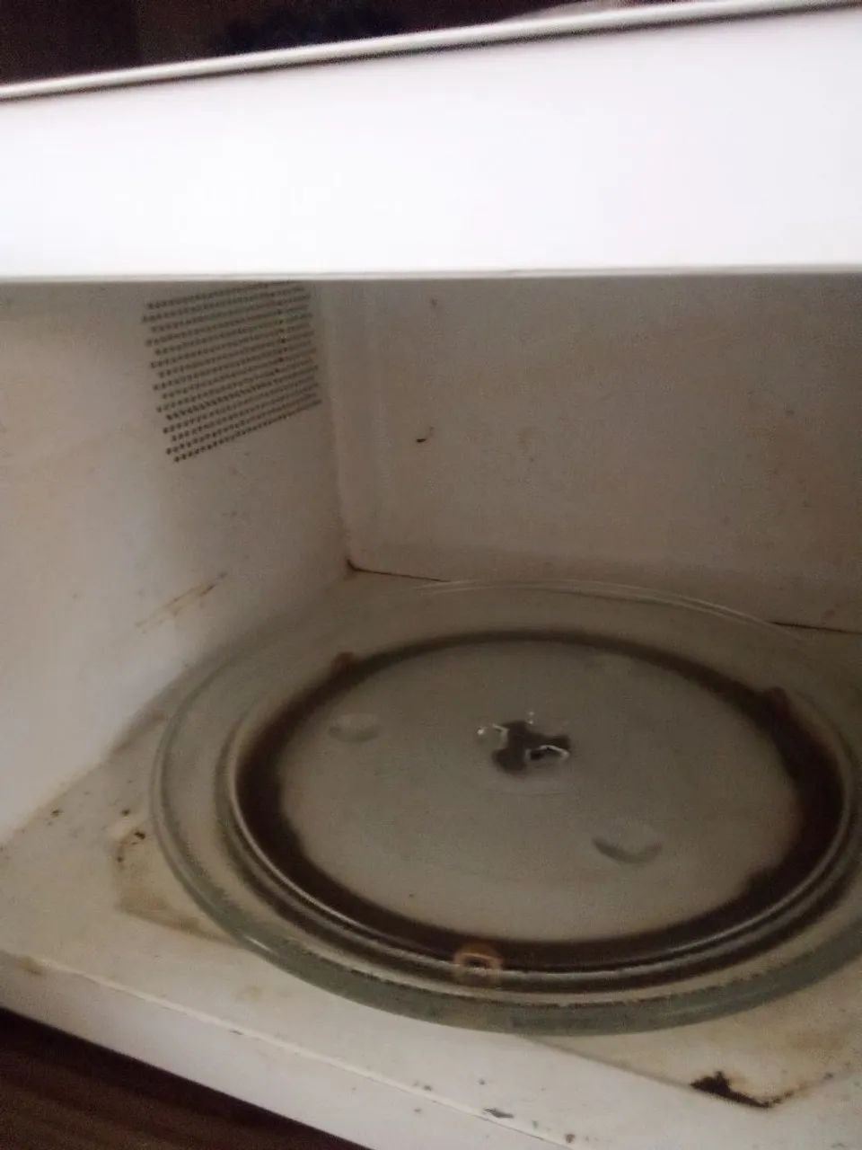 Vendo geladeira e microondas.