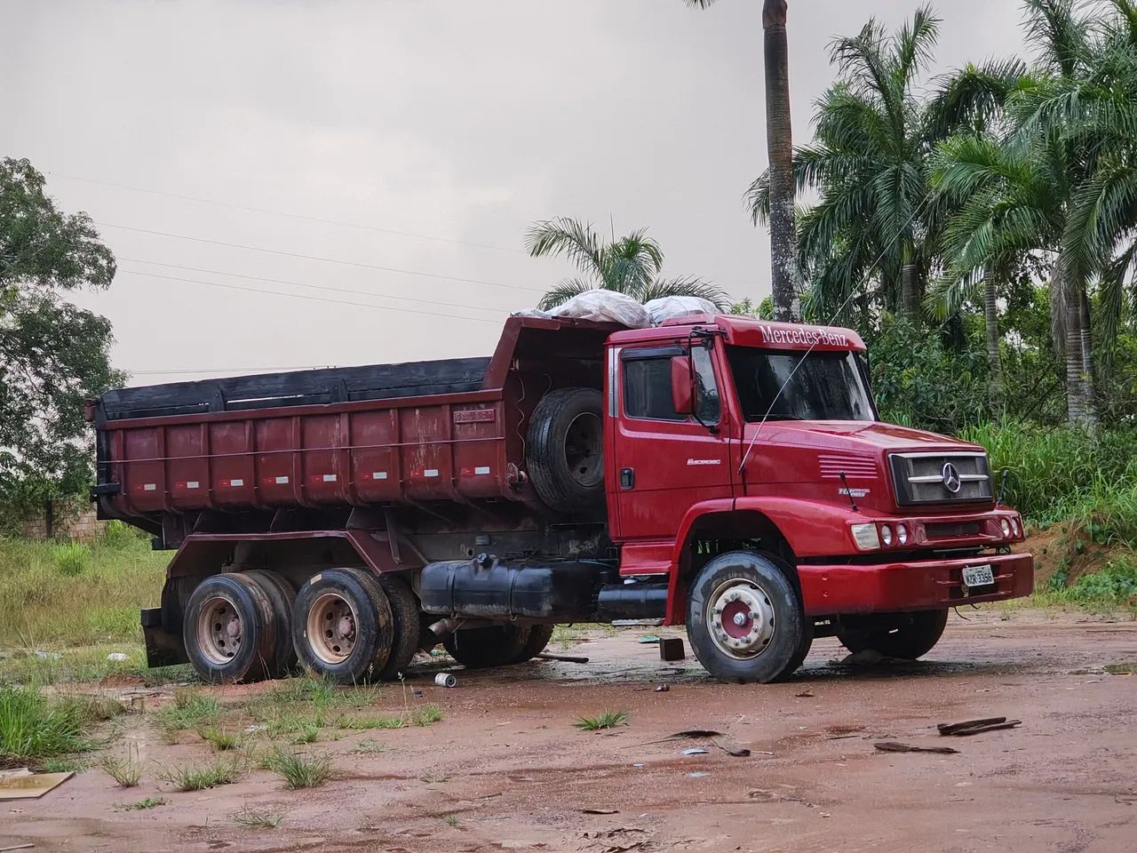 Caçamba 1620 trucada 210 mil