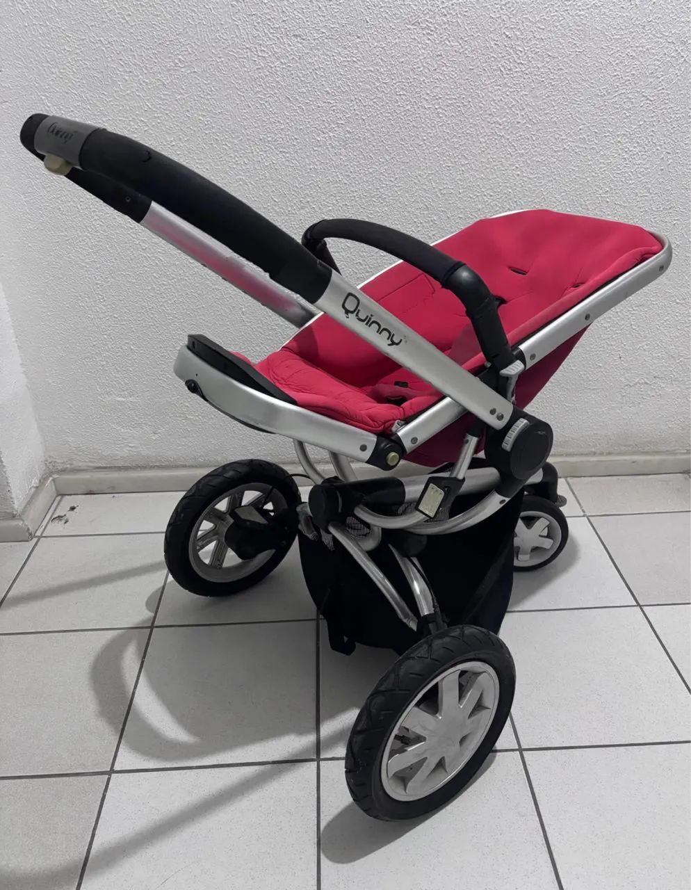 Carrinho de bebê marca quinny  - Foto 4