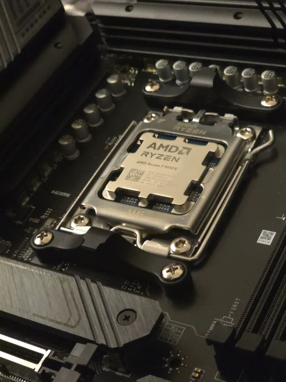 Kit AM5 - b650 Tomahawk wifi + R9 9950x - Foto 2