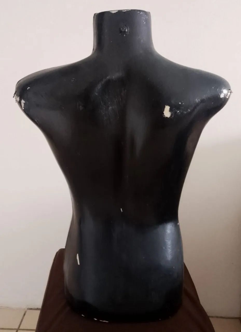 Manequim Feminino de Plástico Preto - Foto 2